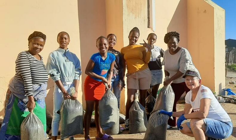 together we serve_young volunteers