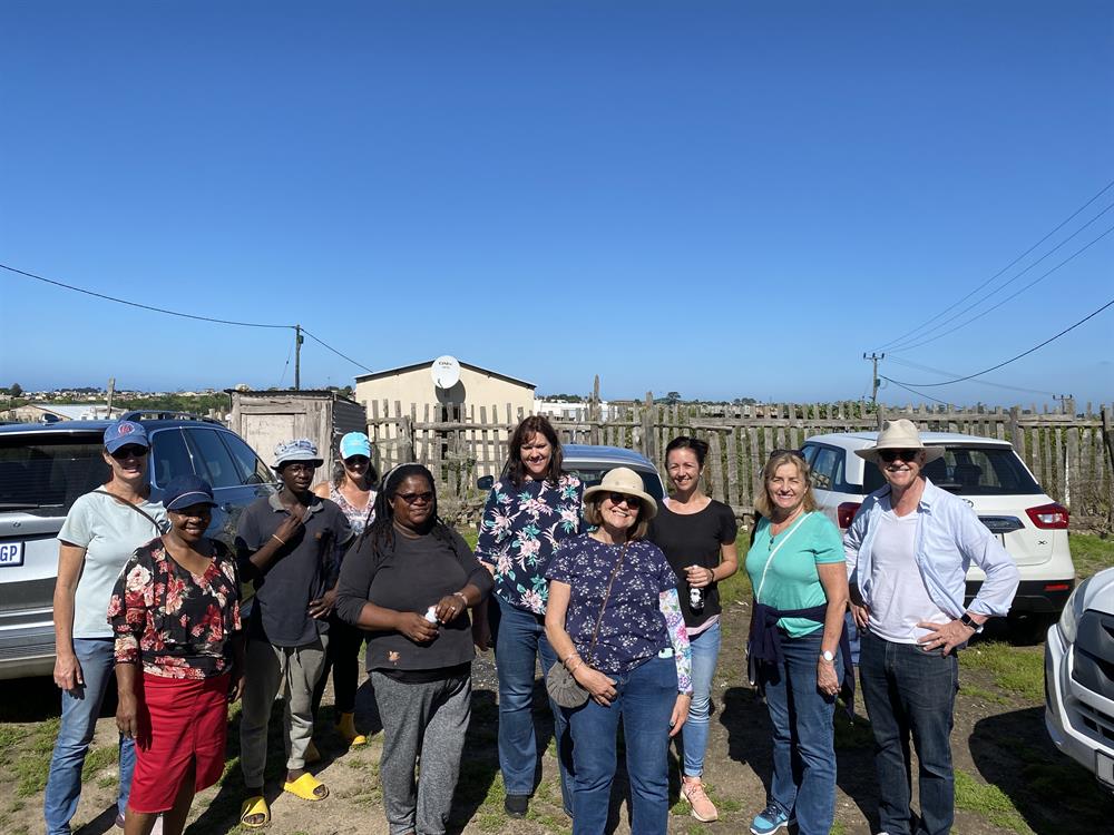 The visiting team together with the local team from Thembalethu.