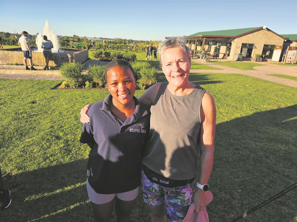 One of Usapho Indlu’s runners, Simone Dumezwemi, and volunteer Michelle Jansen van Vüren, who is coaching her